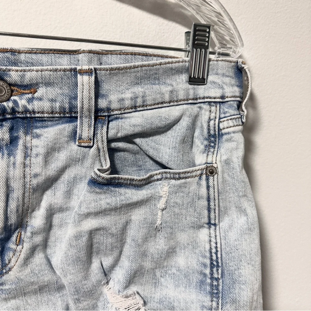 Old Navy Boyfriend Denim Shorts Distressed Cutoffs Light Wash Women’s Size 10